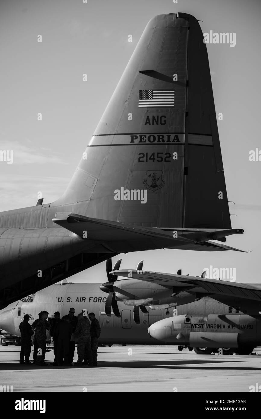 U.S. Air Force Airmen hold a mission brief behind a C-130H Hercules aircraft from the 169th Airlift Squadron, Peoria Air National Guard Base, Peoria, Illinois, during Agile Rage 22 at Alpena Combat Readiness Training Center in Alpena, Mich., June 9, 2022. Agile Rage 22 is a National Guard Bureau-led exercise that provides realistic training opportunities, mimicking current and future combat environments dictated by the National Defense Strategy. Stock Photo