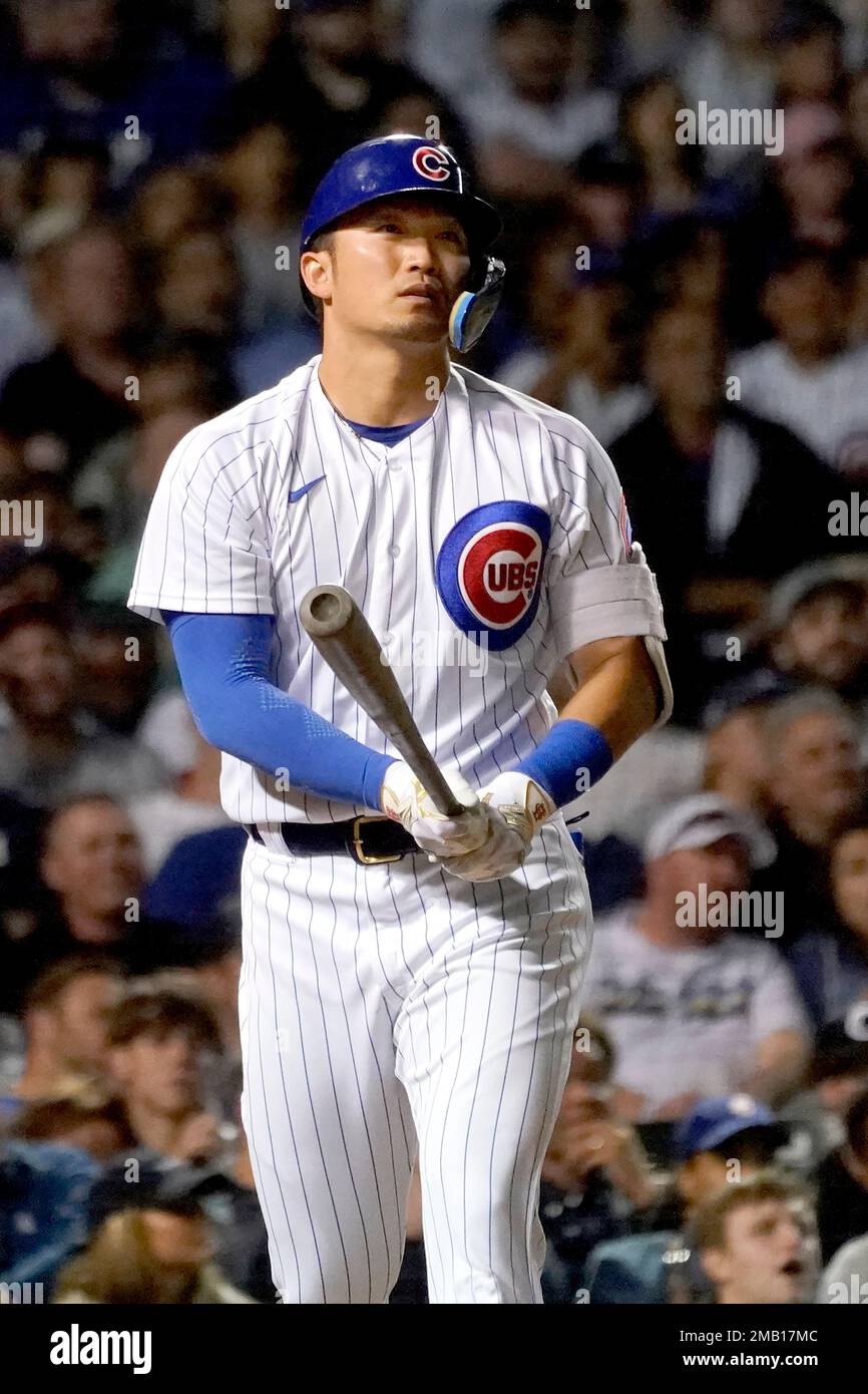 Chicago Cubs' Seiya Suzuki stretches and watches batting practice before a  baseball game against the Baltimore Orioles Wednesday, July 13, 2022, in  Chicago. (AP Photo/Charles Rex Arbogast Stock Photo - Alamy