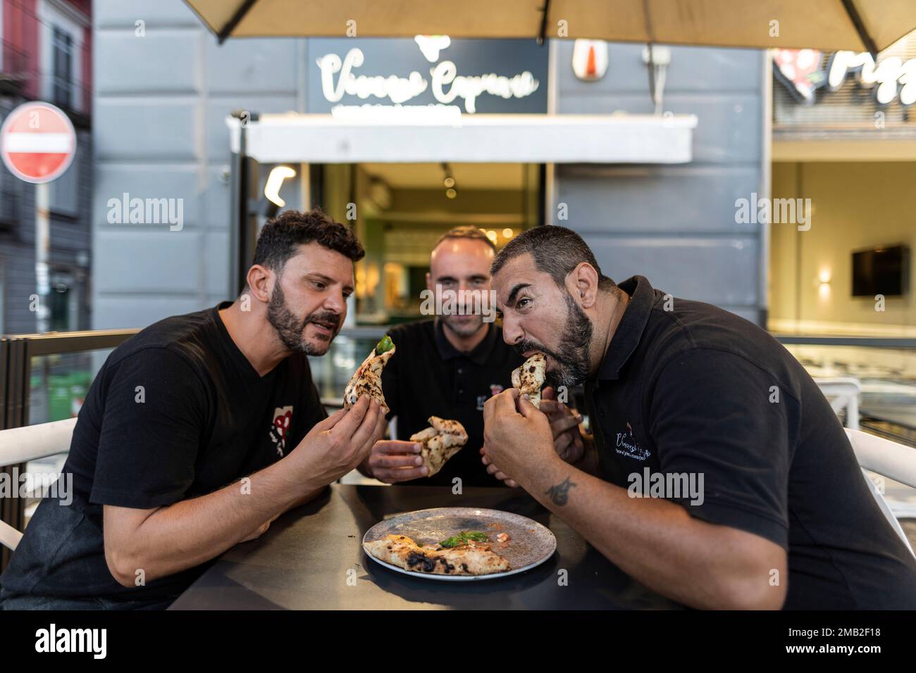 Italy, Campania, Naples Pizzeria Vincenzo Capuano, piazza Vittoria. From left to right Paolo