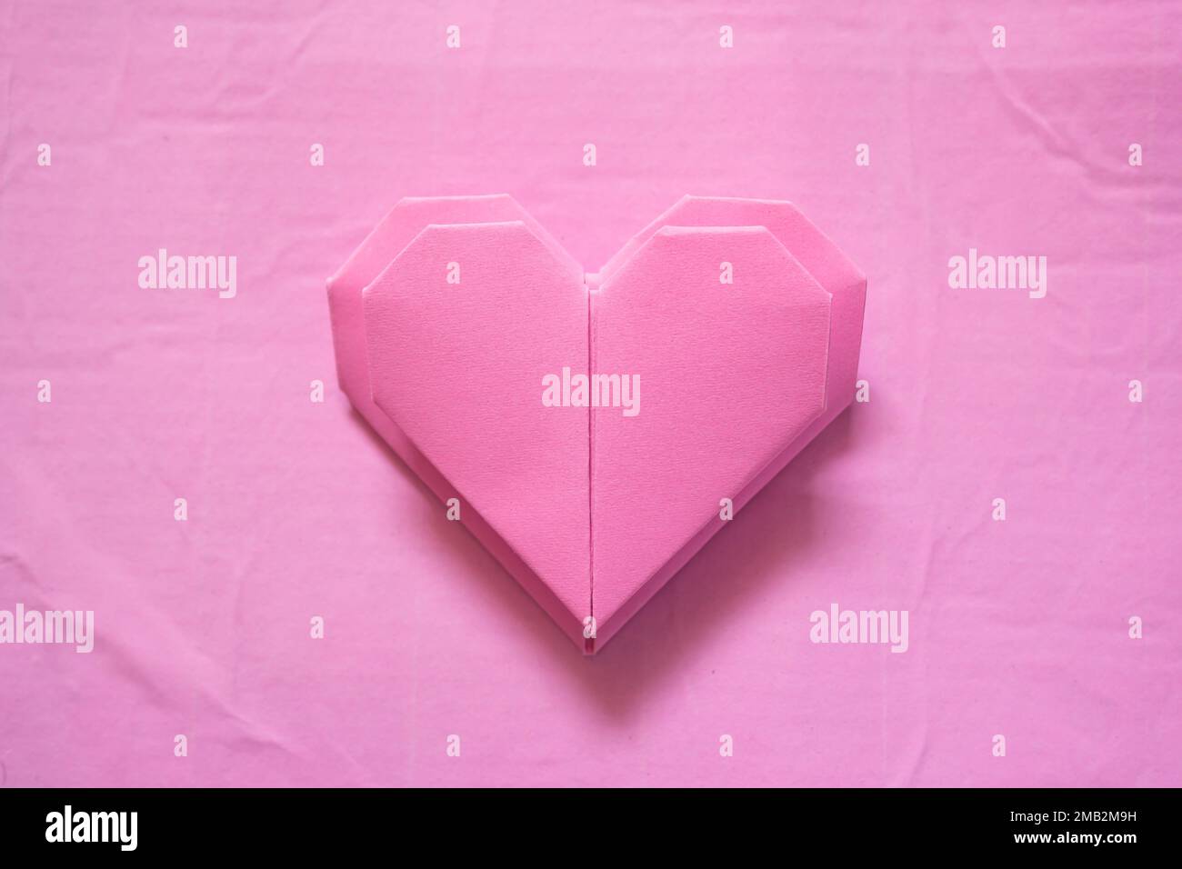 Pink origami heart hi-res stock photography and images - Alamy