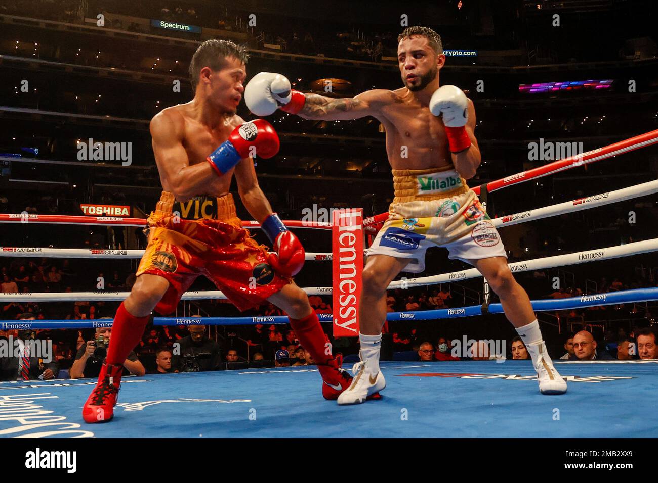 Victorio Saludar, left, and Oscar Collazo fight during a 12 Rounds WBA  Minimumweight Title Eliminator boxing match Saturday, July 16, 2022, in Los  Angeles. (AP Photo/Ringo H.W. Chiu Stock Photo - Alamy