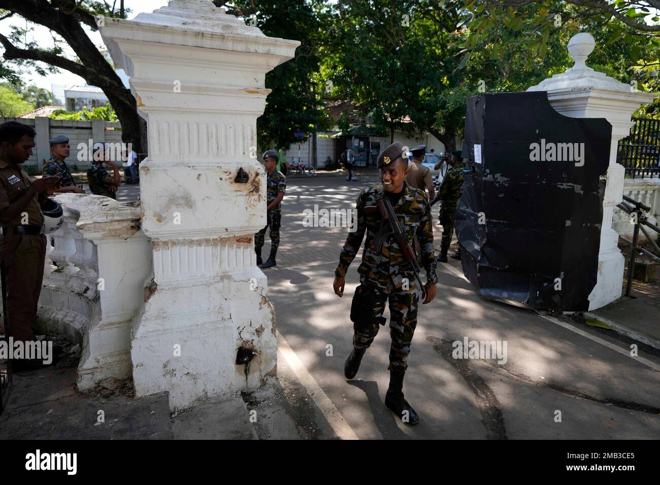 A Sri Lankan Air Force Soldier Enters Prime Minister Ranil Wickremesinghe's  Office In Colombo, Sri Lanka, Thursday, July 14, 2022. Sri Lankan  Protesters Began To Retreat From Government Buildings They Had Seized