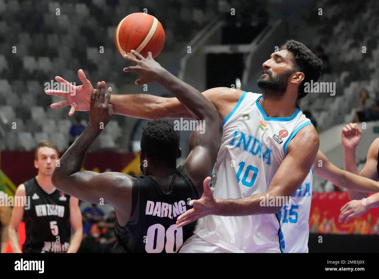India's Amritpal Singh, right, battles for a rebound against New Zealand's  Max Darling during their group phase match at FIBA Asia Cup basketball  tournament in Jakarta, Indonesia, Wednesday, July 13, 2022. (AP