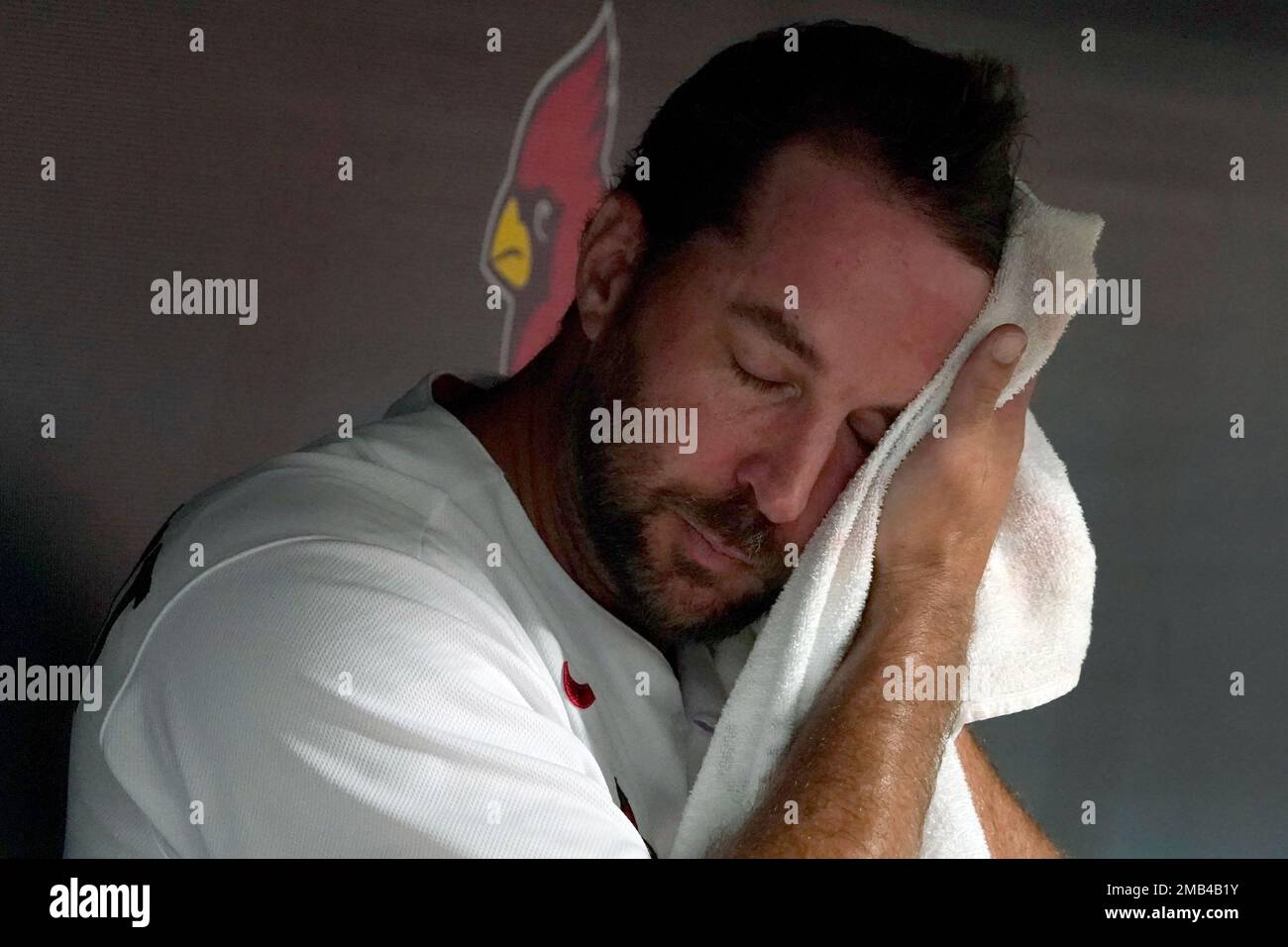 St. Louis Cardinals starting pitcher Adam Wainwright wipes his