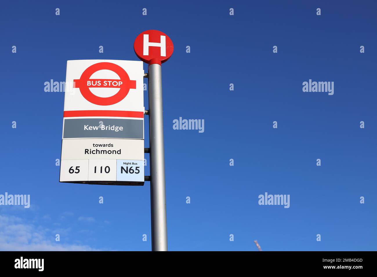 London, UK - Jan 19, 2023: Sign above Kew Bridge bus station, London. Credit: Sinai Noor/Alamy Stock Photo