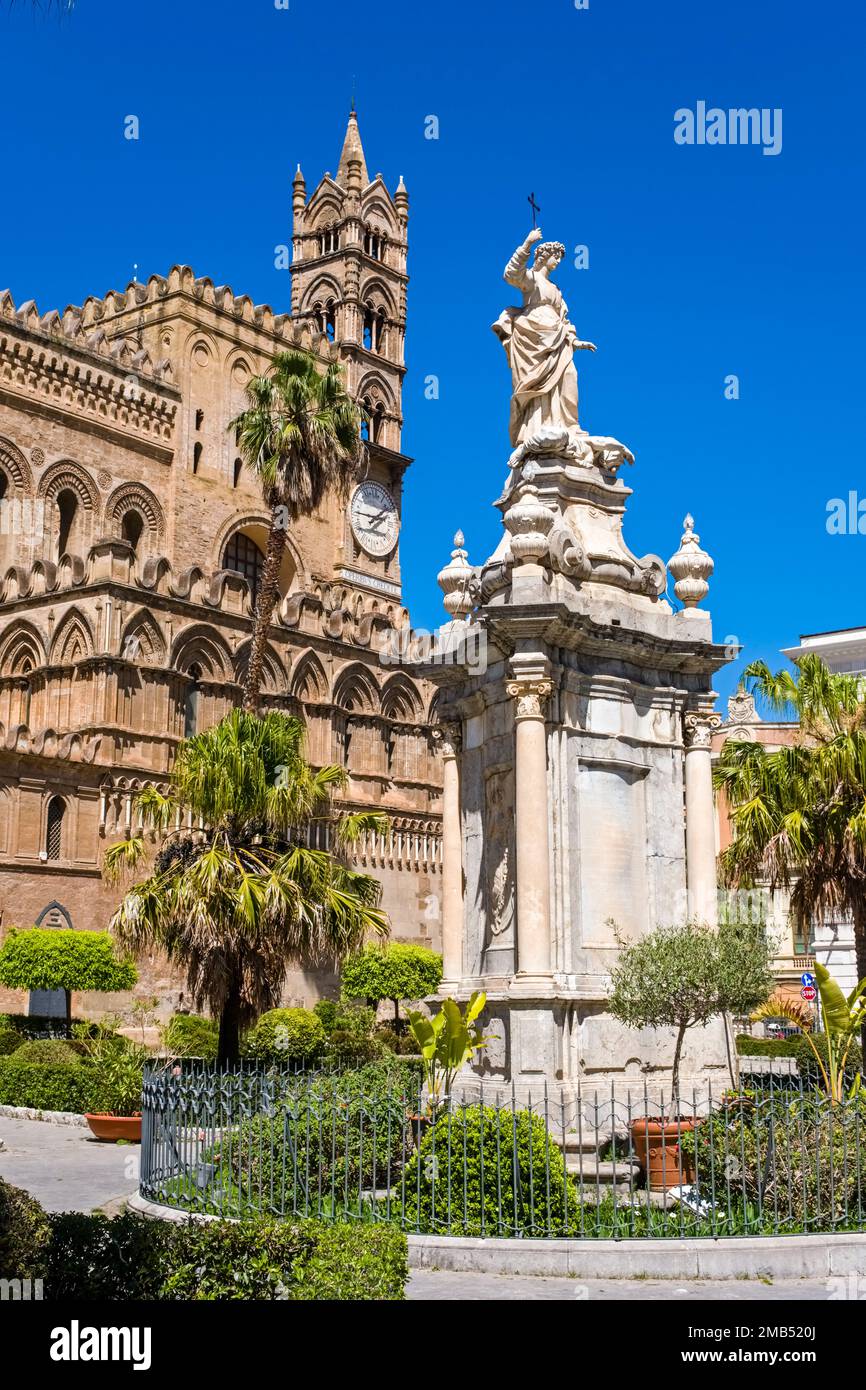 Statue of Santa Rosalia in front of Palermo Cathedral, Basilica Cattedrale Metropolitana