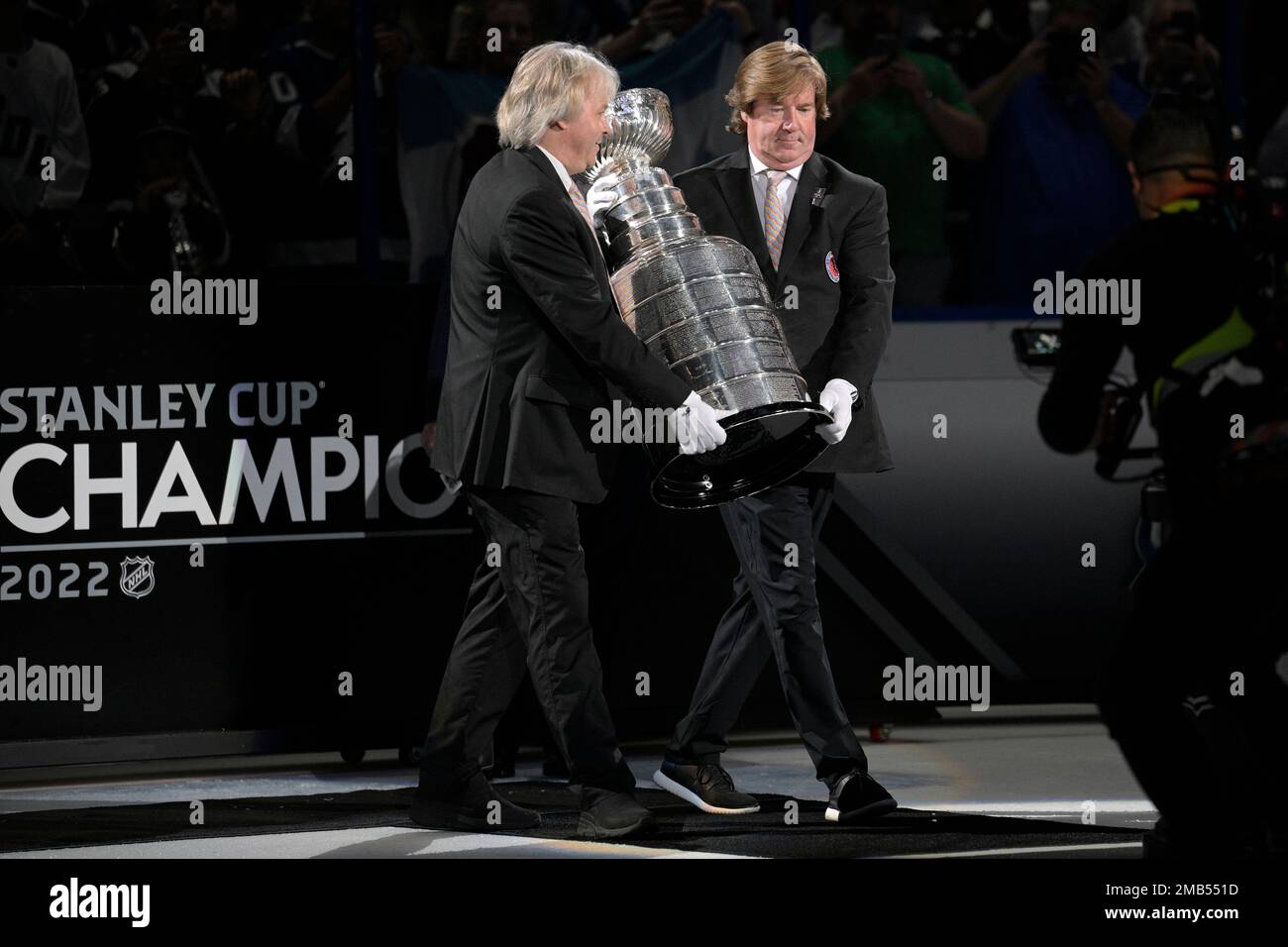 https://c8.alamy.com/comp/2MB551D/phil-pritchard-left-and-mike-bolt-known-as-the-keepers-of-the-cup-present-the-stanley-cup-after-the-colorado-avalanche-defeated-the-tampa-bay-lightning-during-game-6-of-the-nhl-hockey-stanley-cup-finals-on-sunday-june-26-2022-in-tampa-fla-ap-photophelan-m-ebenhack-2MB551D.jpg