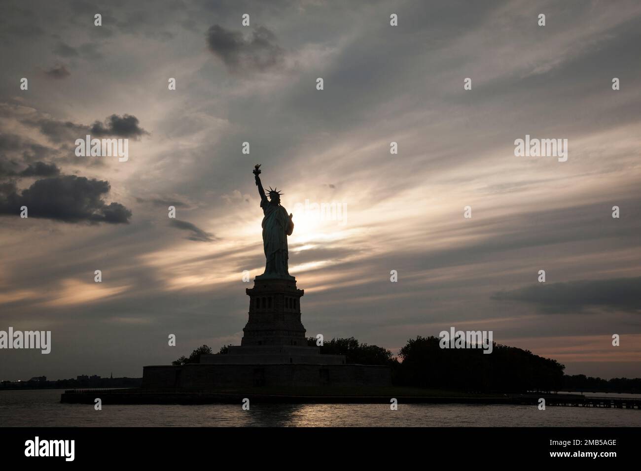 Silhouette of the Statue of Liberty at dusk, New York Stock Photo - Alamy