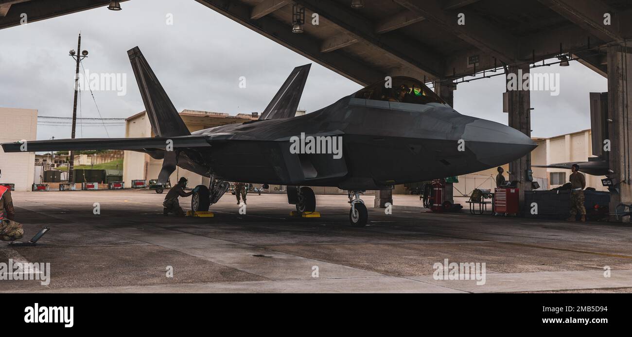 U.S. Air Force Airmen assigned to 15th Aircraft Maintenance Squadron ...