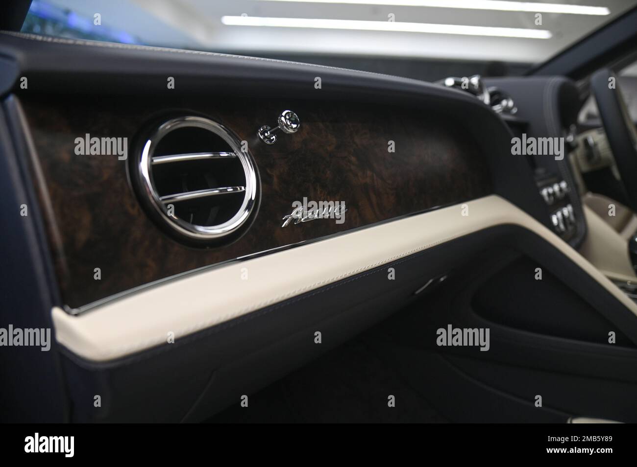 New Delhi, Delhi, India. 20th Jan, 2023. The interior of Bentley Bentayga Extended Wheelbase Azure car can be seen after it was unveiled at its launch event in New Delhi. (Credit Image: © Kabir Jhangiani/ZUMA Press Wire) EDITORIAL USAGE ONLY! Not for Commercial USAGE! Credit: ZUMA Press, Inc./Alamy Live News Stock Photo
