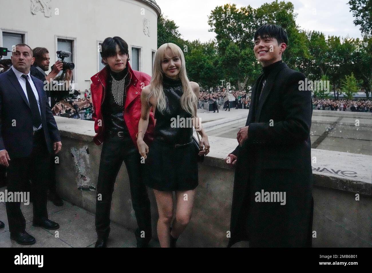 V, from left, Lisa, and Park Bo-gum greet crowds before the Celine men's  Spring Summer 2023 collection presented in Paris, France, Sunday, June 26,  2022. (AP Photo/Francois Mori Stock Photo - Alamy