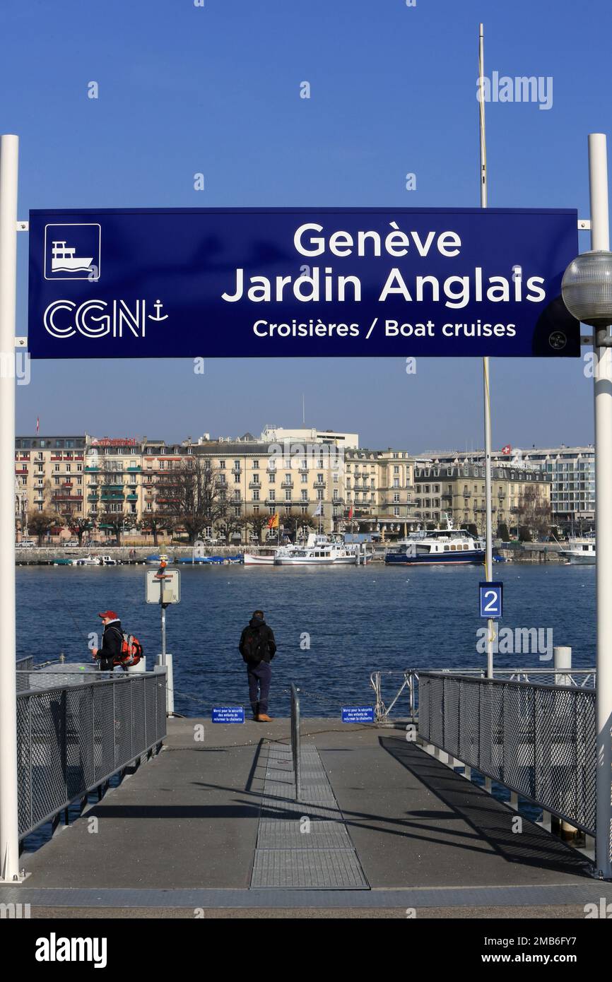 Signalétique : 'Genève, Jardin Anglais, Croisières, Boat cruises.' CGN. Suisse. Europe. / Signage: 'Geneva English Garden, Cruises, Boat cruises.' CGN Stock Photo