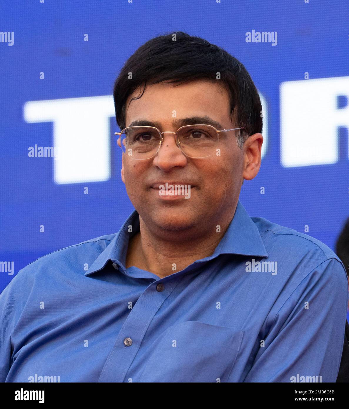 Aruna Anand, wife of Indian chess grandmaster Viswanathan Anand, right,  gives him a piece of cake during her birthday celebrations in Gauhati,  India, Thursday, June 30, 2005. (AP Photo/Anupam Nath Stock Photo 