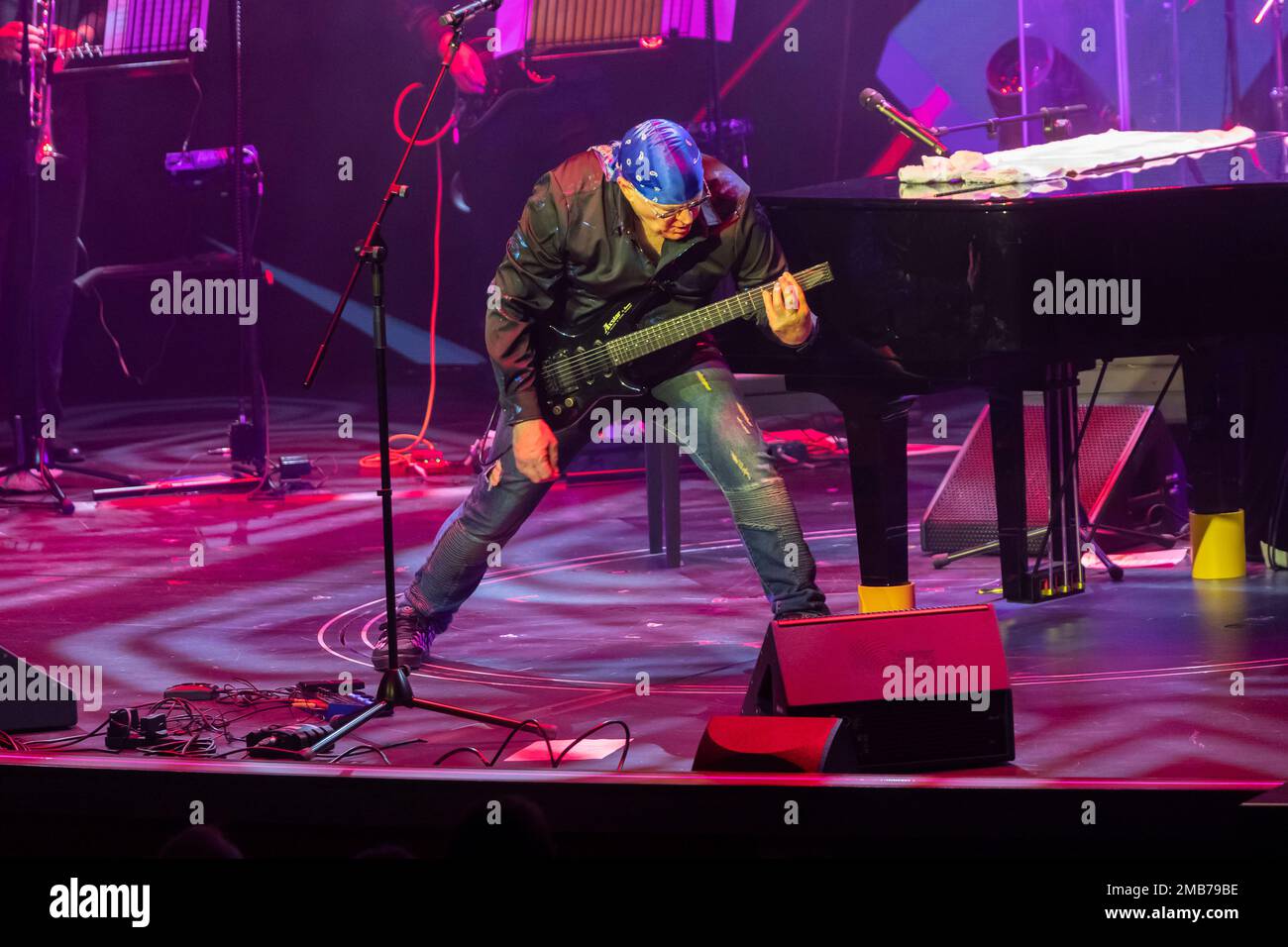 Neil Lockwood is the former lead singer with ELO Part 2 performing on P