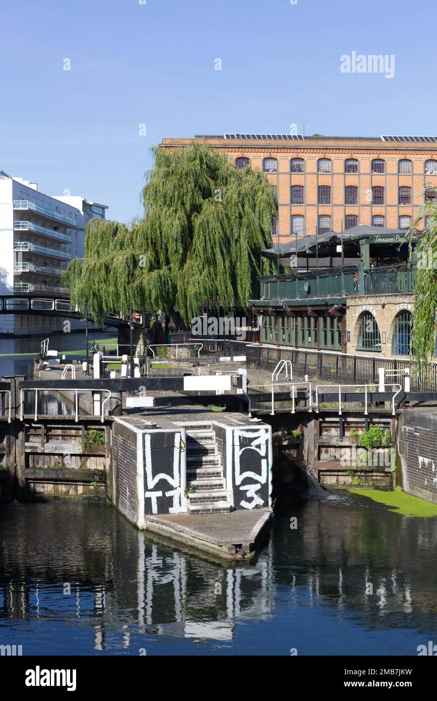 Camden Lock on the Reagent's Canal Stock Photo