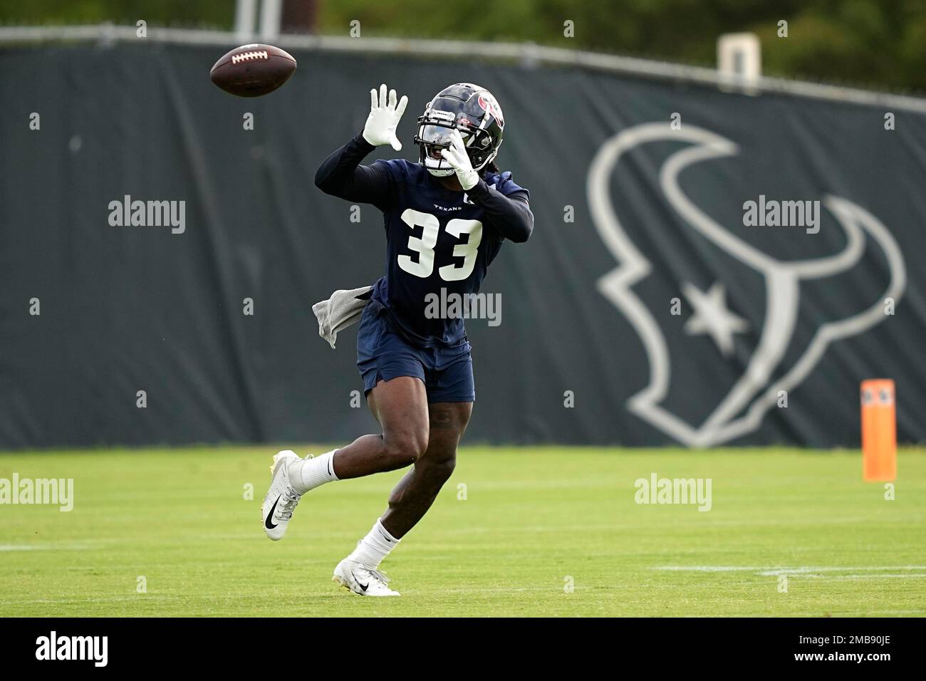 November 20, 2022: Houston Texans running back Dare Ogunbowale (33) makes a  catch during a game between the Washington Commanders and the Houston Texans  in Houston, TX. ..Trask Smith/CSM/Sipa USA(Credit Image: ©