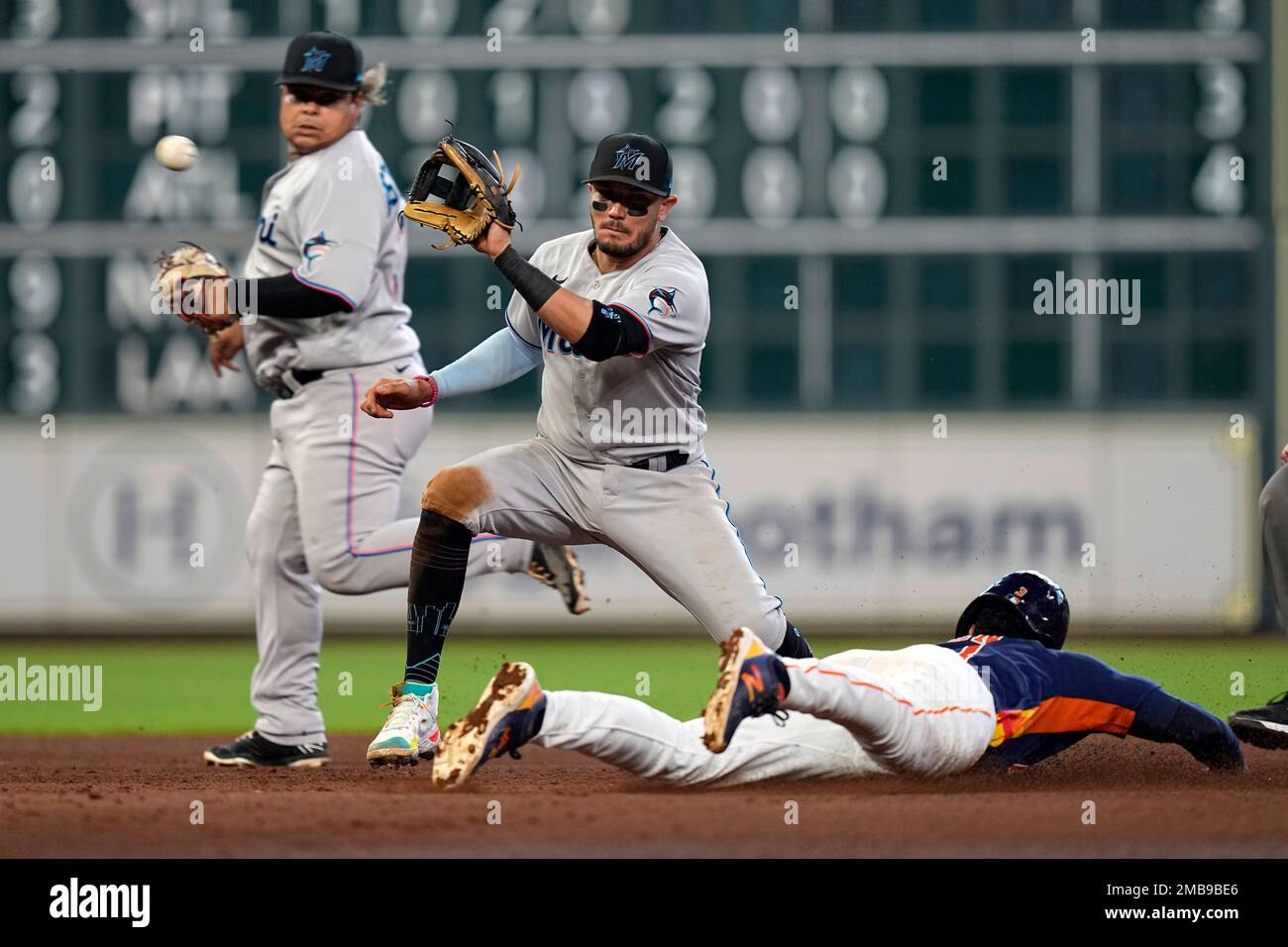 Nick Castellanos steals home run from Alex Bregman