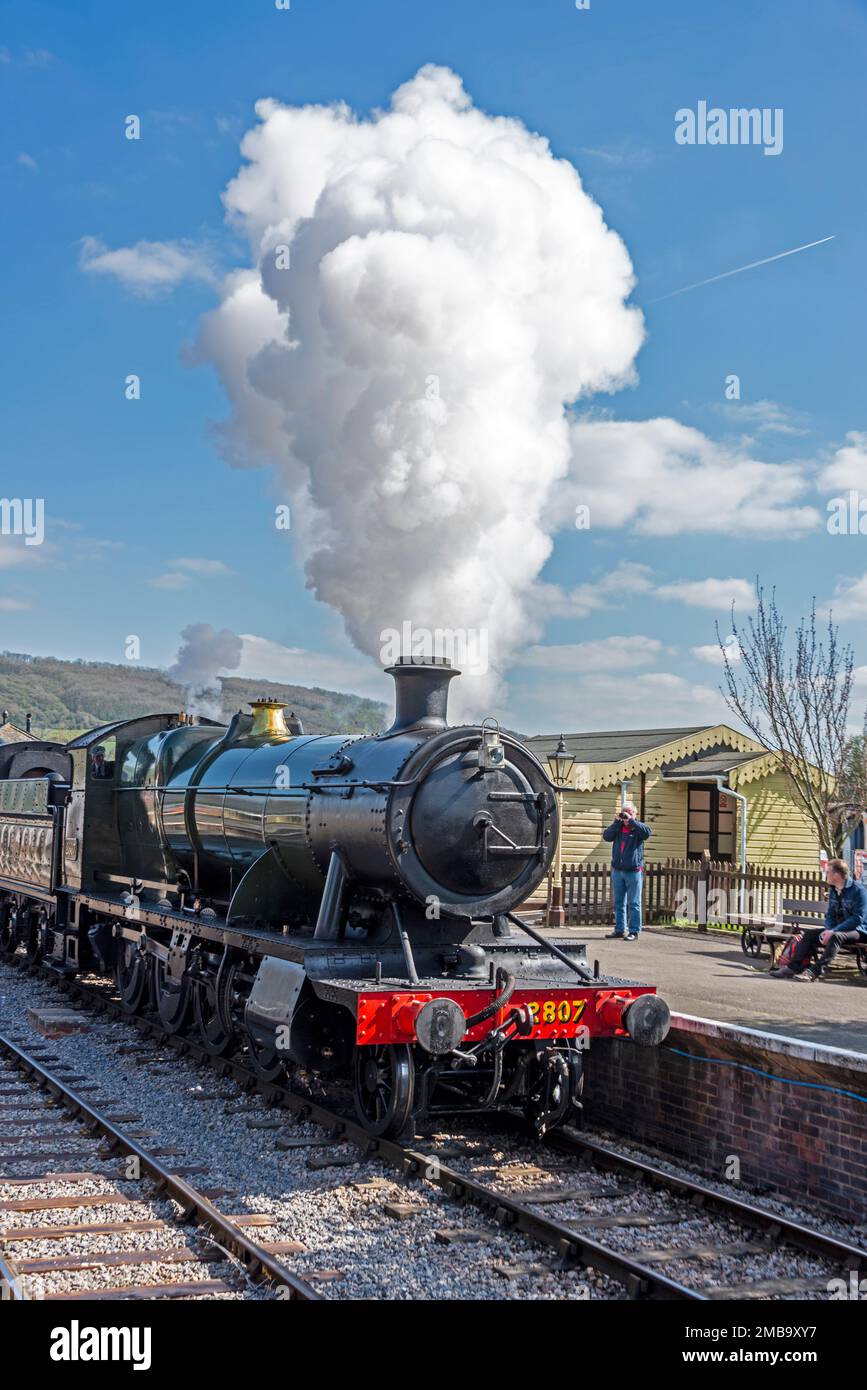 The steam 2087 is a '28xx' class longdistance heavy freight built in