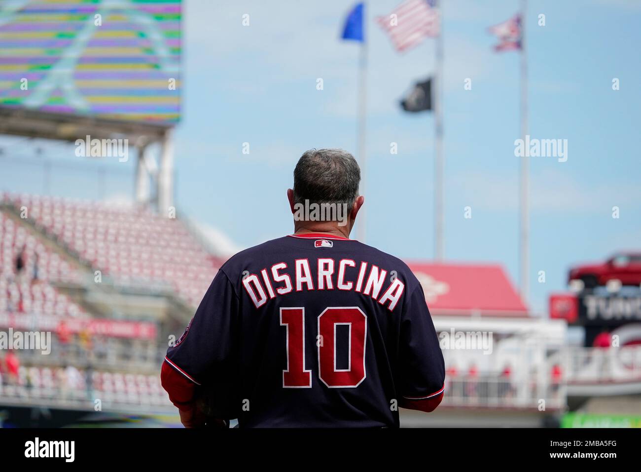 Washington Nationals third base coach Gary Disarcina (10) plays during