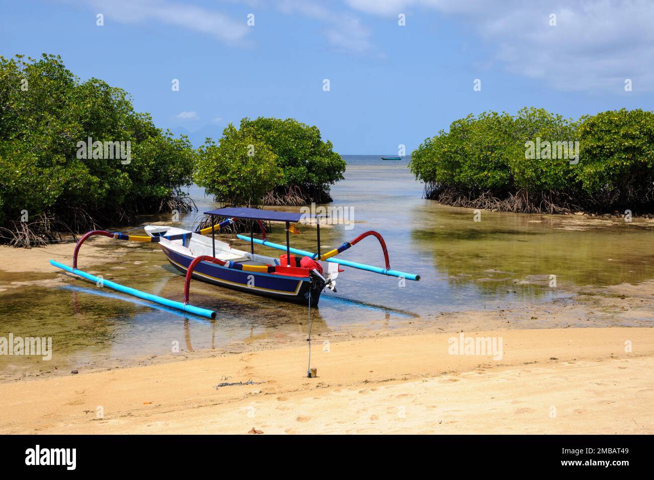 Boat near coral reef and mangroves on Nusa Lembongan, Indonesia Stock Photo