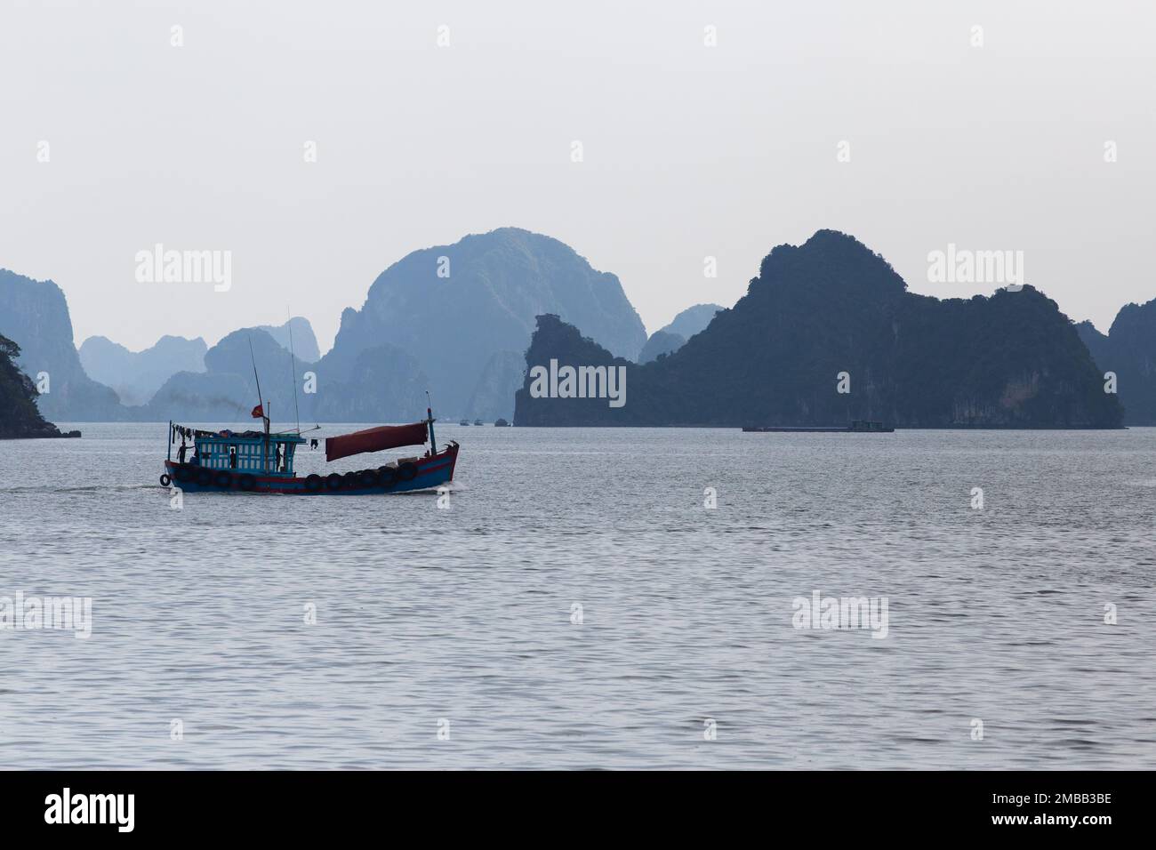 Ha Long Bay ( Halong bay ) View Over Landscape - boats float through the impressive karst landscape . Ha Long Bay , Vietnam Stock Photo