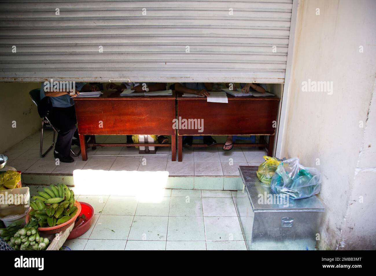 Ho Chi Minh City - People hide from the sun on a hot day . Ho Chi Minh , Vietnam Stock Photo