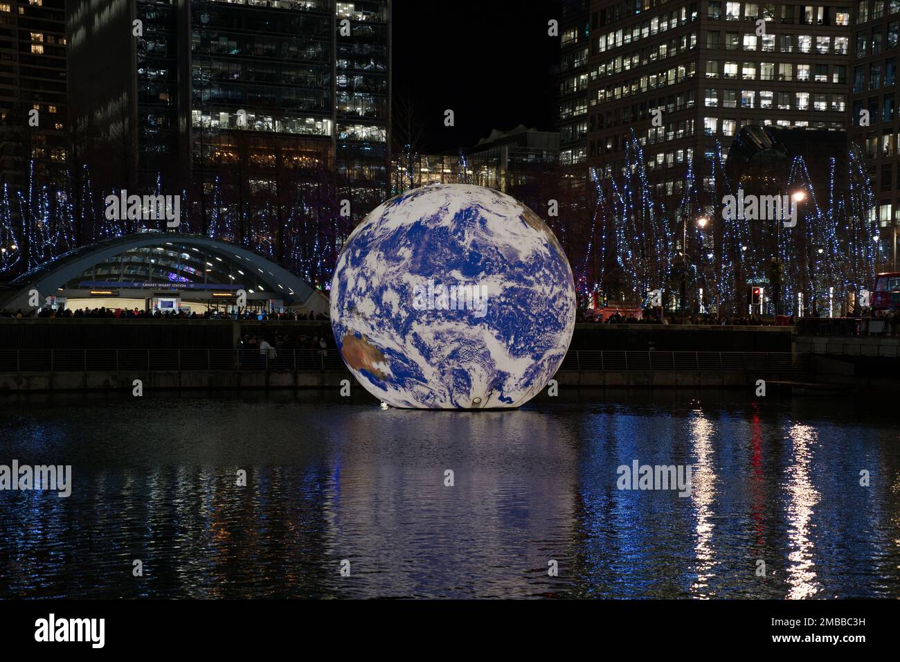Winter Lights Festival 2023 at Canary Wharf Stock Photo Alamy