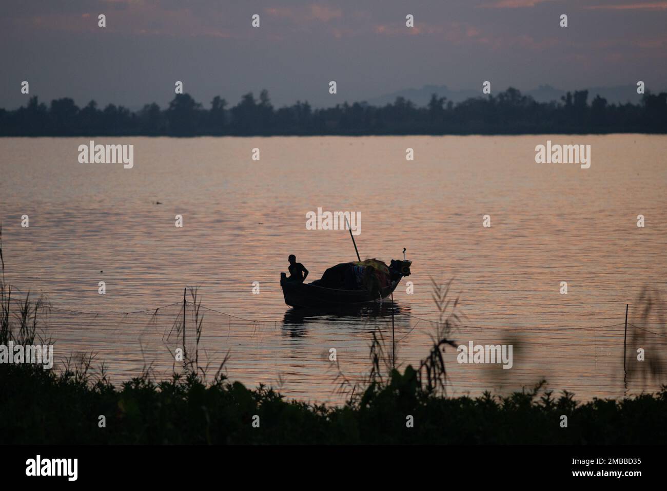 Myanmar mawlamyine boat hi-res stock photography and images - Alamy