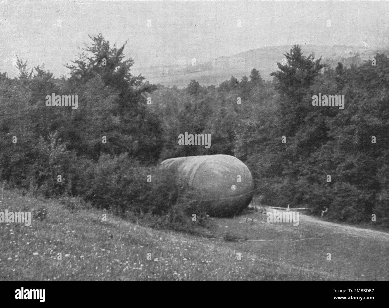 Guerre de ballon Black and White Stock Photos &amp; Images - Alamy