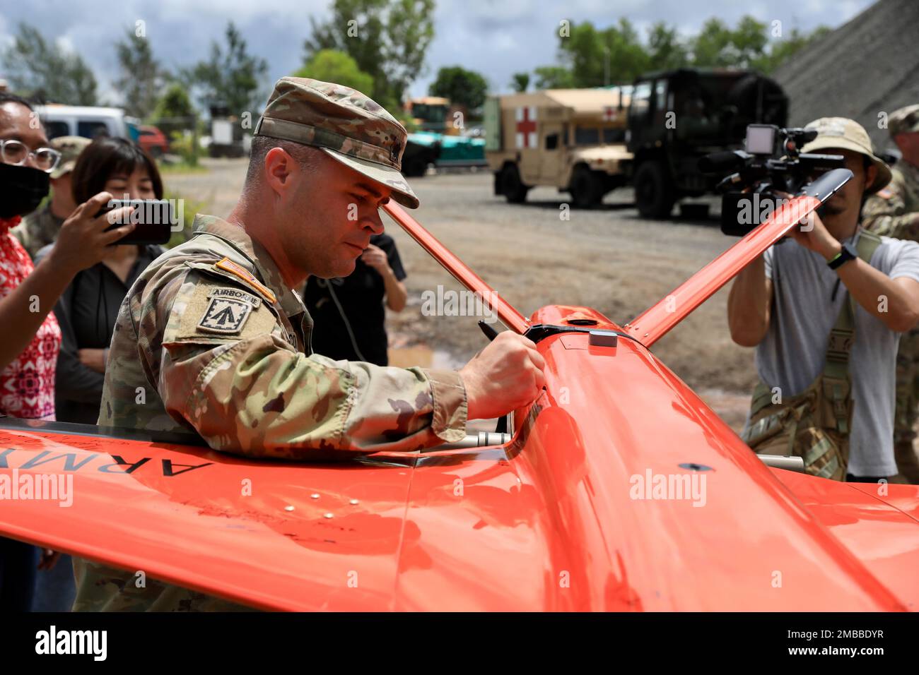 Lt. Col. Anthony Falcon, battalion commander of 1-1 ADA BN signs the target drone being used for the Patriot live-fire exercise as part of Valiant Shield 22.    U.S. Army Photo by Maj. Trevor Wild. Stock Photo