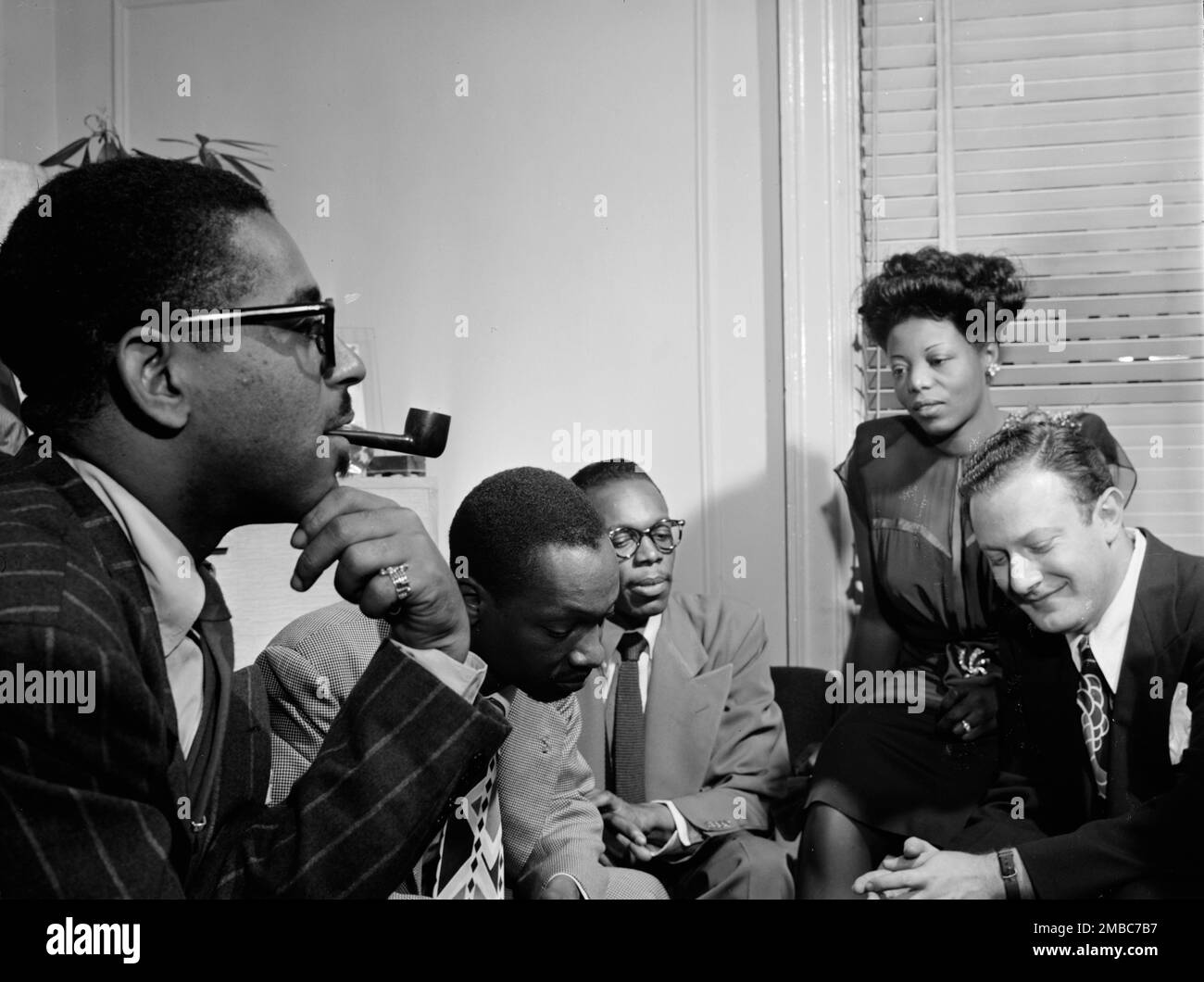 Portrait of Dizzy Gillespie, Tadd Dameron, Hank Jones, Mary Lou Williams, and Milt Orent, Mary Lou Williams' apartment, New York, N.Y., ca. Aug. 1947. Stock Photo