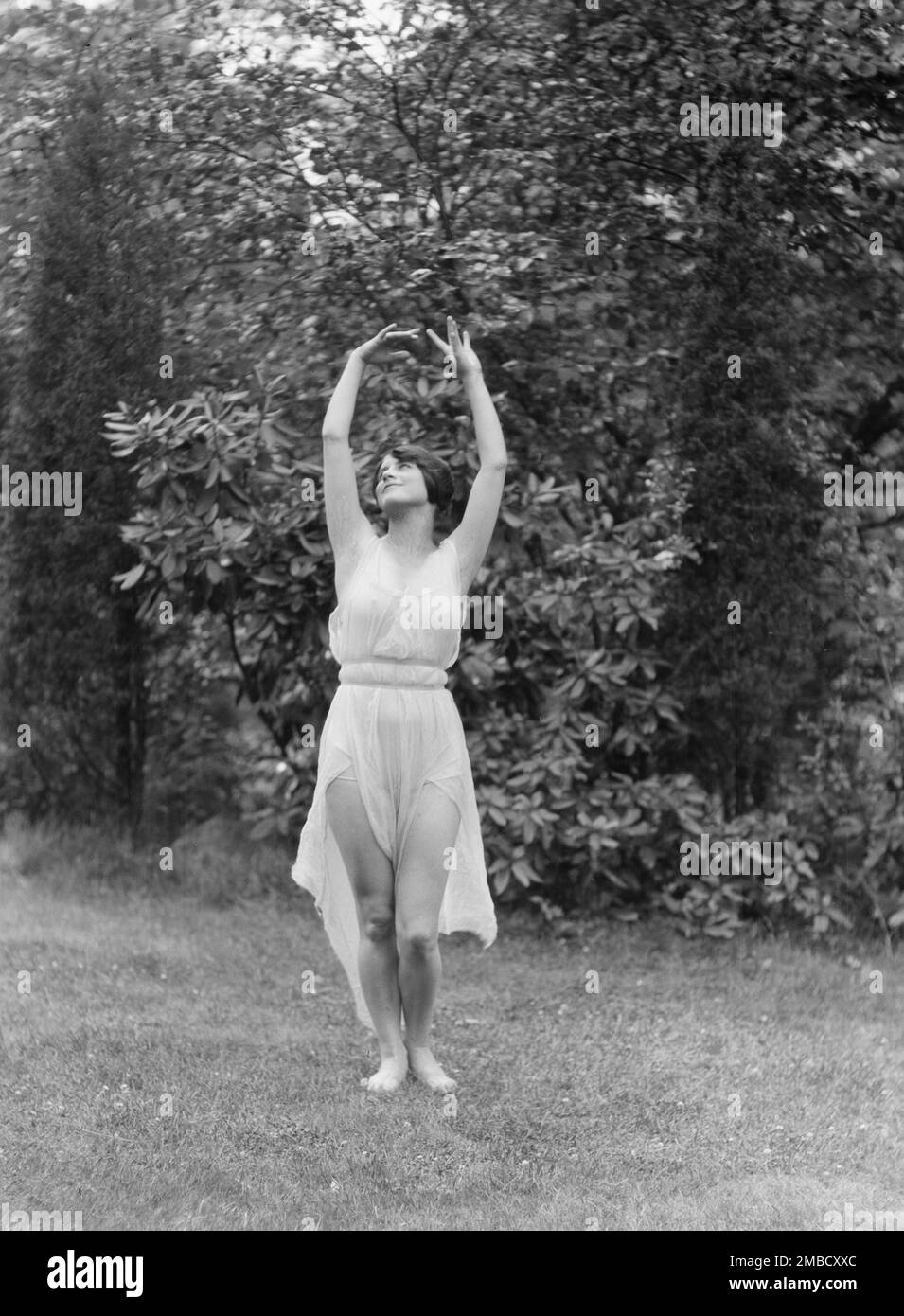 Elizabeth Duncan dancers and children, 1926 Stock Photo Alamy