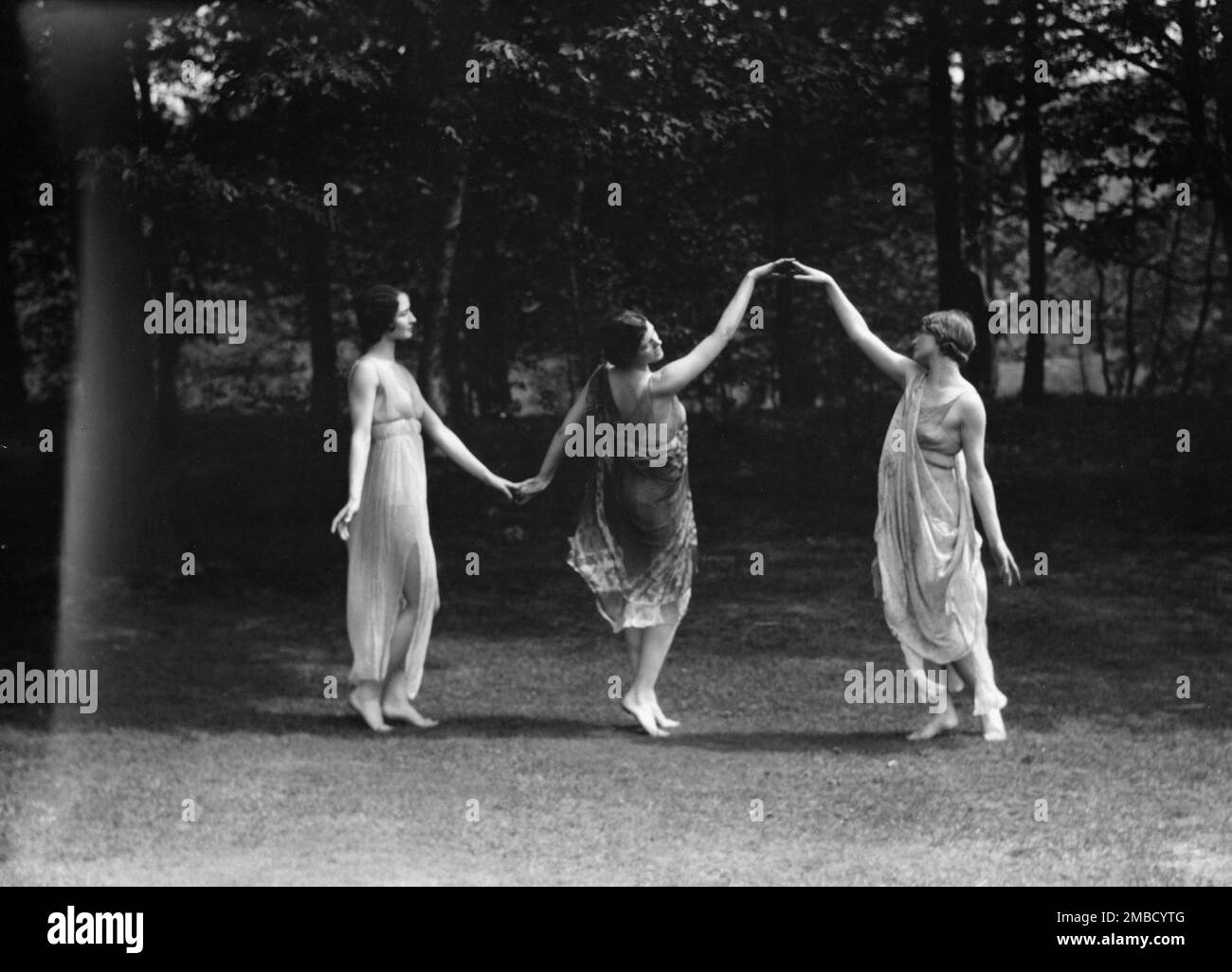 Elizabeth Duncan dancers and children, 1929 Stock Photo - Alamy