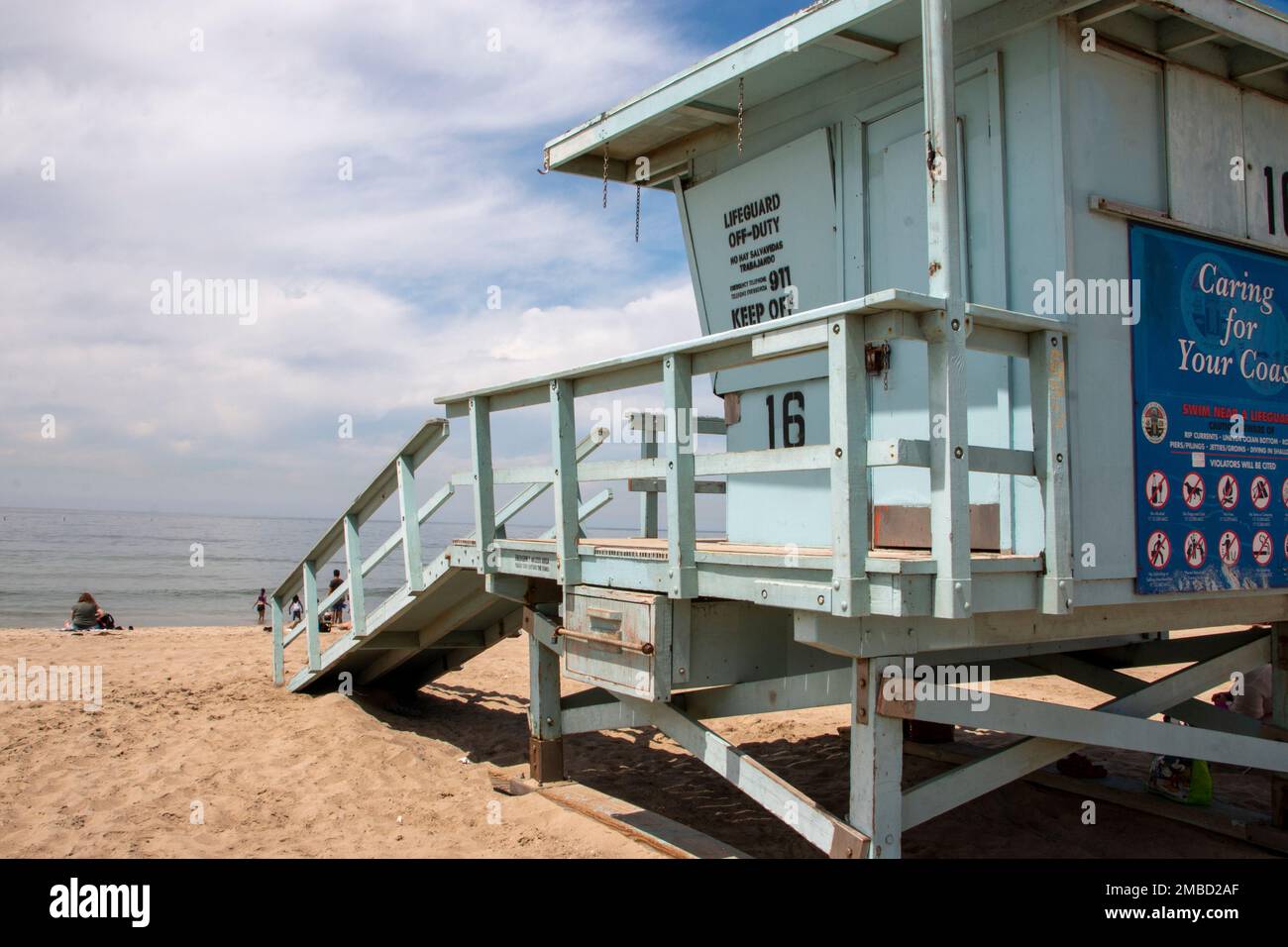 Blue lifeguard stand hi-res stock photography and images - Alamy