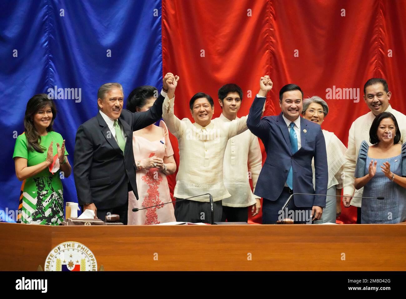 Philippines Presidentelect Ferdinand "Bongbong" Marcos Jr., center