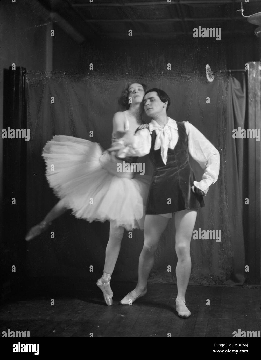 Swiskaya, Countess, and male dance partner, between 1917 and 1929. Stock Photo
