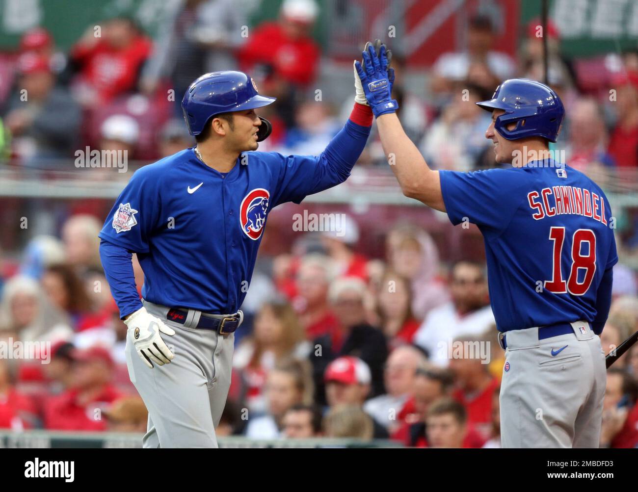 The Chicago Cubs' Seiya Suzuki (L) high fives Frank Schwindel