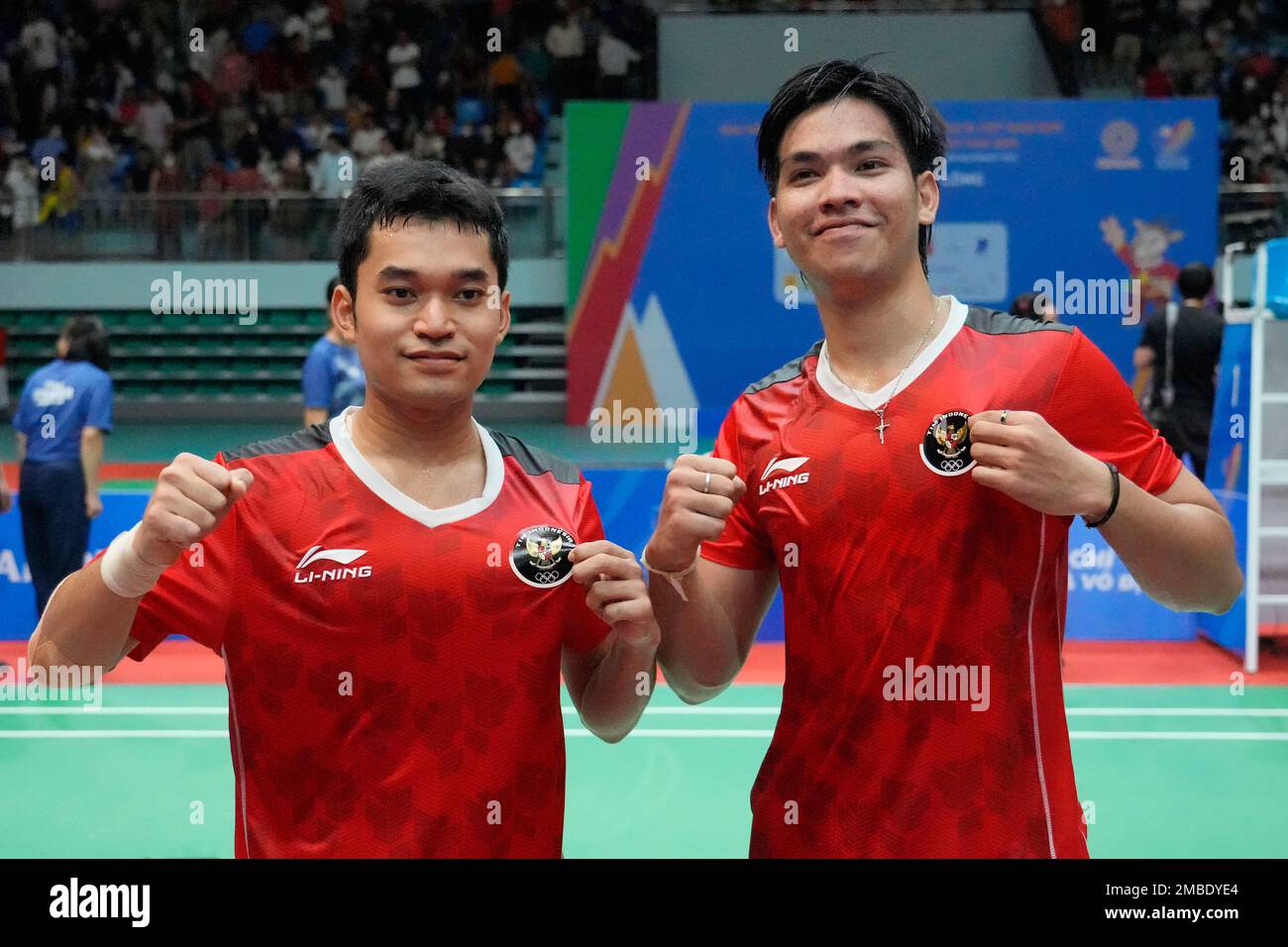 Indonesias Daniel Marthin, right, and Leo Rolly Carnando celebrate after defeating their compatriots Pramudya Kusumawardana and Yeremia Rambitan during their mens doubles badminton final match at the 31st Southeast Asian Games (SEA