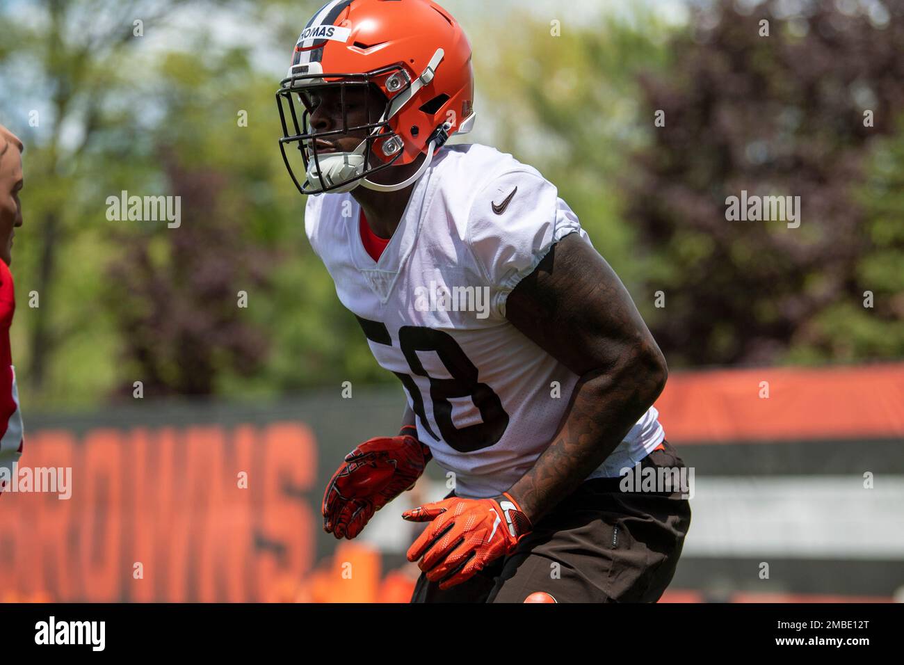 Cleveland Browns defensive end Isaiah Thomas (58) lines up for a