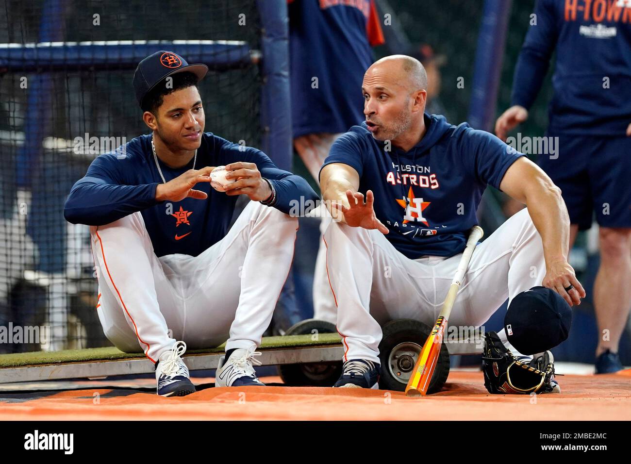 First look at Joe Smith in an Astros uniform! - Credit to