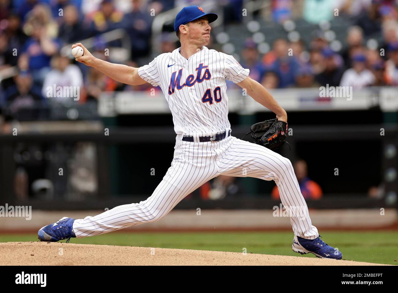 New York Mets pitcher Chris Bassitt throws during the first inning of a
