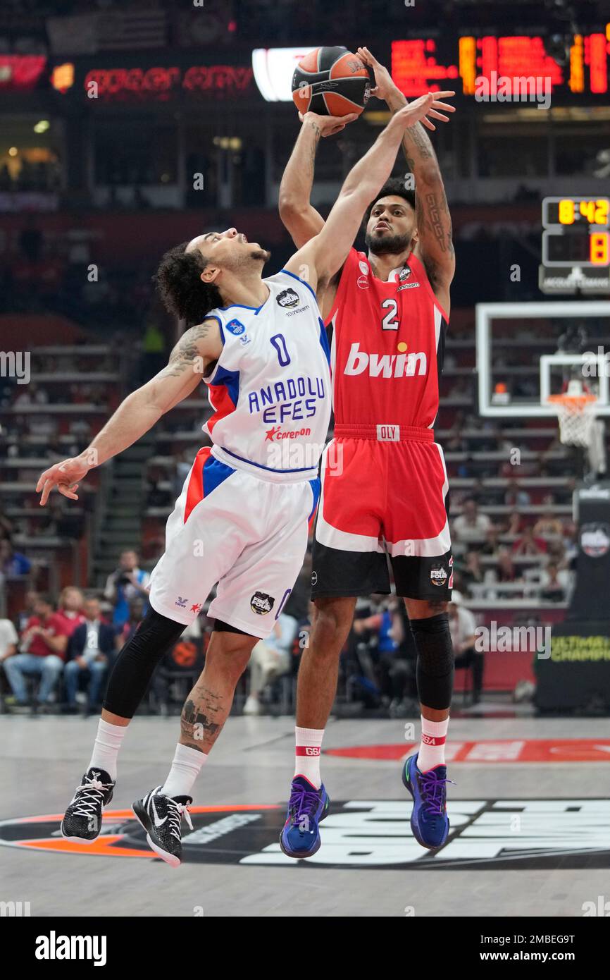 Olympiakos Tyler Dorsey, right, tries to score as Anadolu Efes Shane Larkin jumps during their Final Four Euroleague semifinal basketball match between Olympiacos and Anadolu Efes, in Belgrade, Serbia, Thursday, May 19,