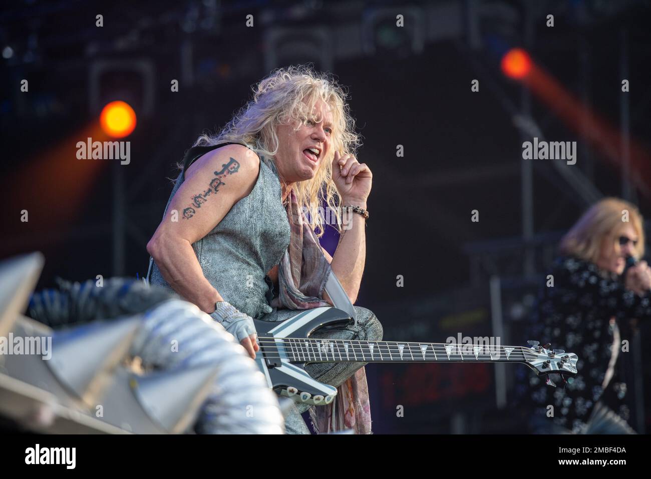 Rick Savage (Def Leppard) on 26.01.1993 in München. | usage