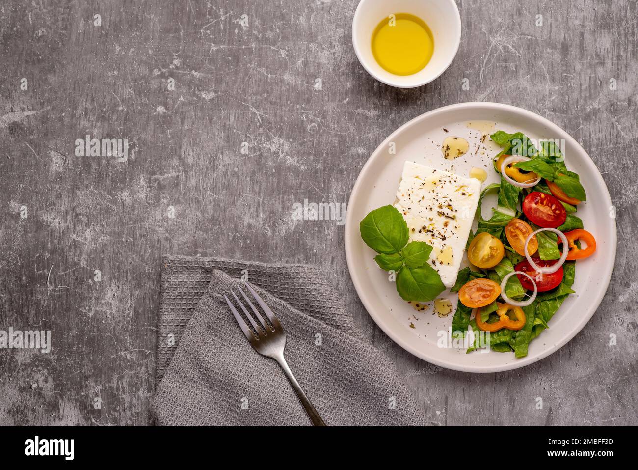 Food photography of feta salad, vegetable, tomato, cucumber, onion, lettuce, romaine, sauce, bell pepper Stock Photo