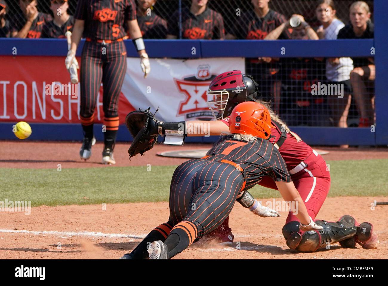 Oklahoma catcher Kinzie Hansen, left, takes the throw to force out