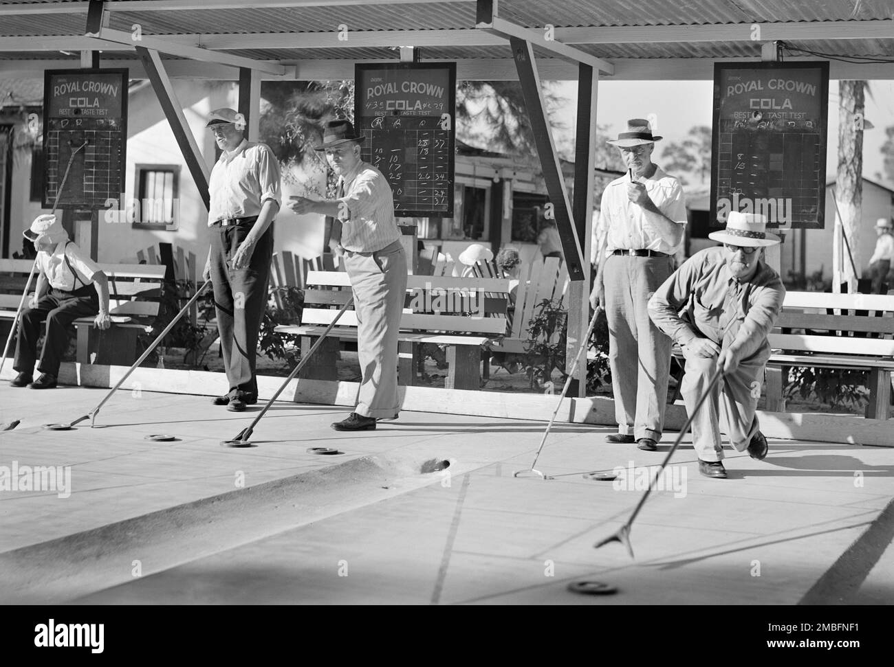 Group of Men Playing Shuffleboard, Sarasota Trailer Park, Sarasota, Florida, USA, Marion Post Wolcott, U.S. Farm Security Administration, January 1941 Stock Photo