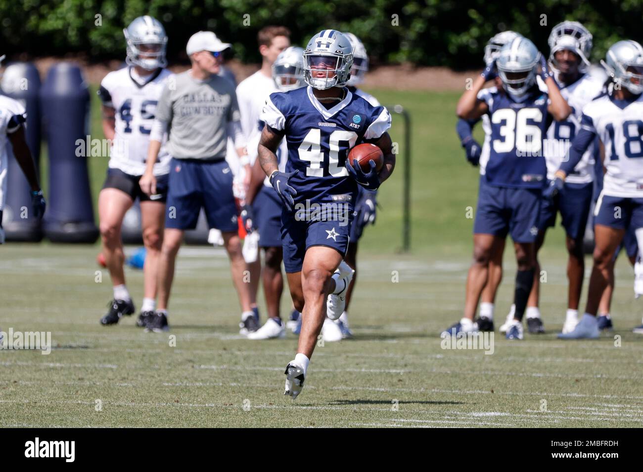 Dallas Cowboys safety Juanyeh Thomas (40) jogs onto the field during a  preseason NFL Football game in Arlington, Texas, Friday, Aug. 27, 2022. (AP  Photo/Michael Ainsworth Stock Photo - Alamy