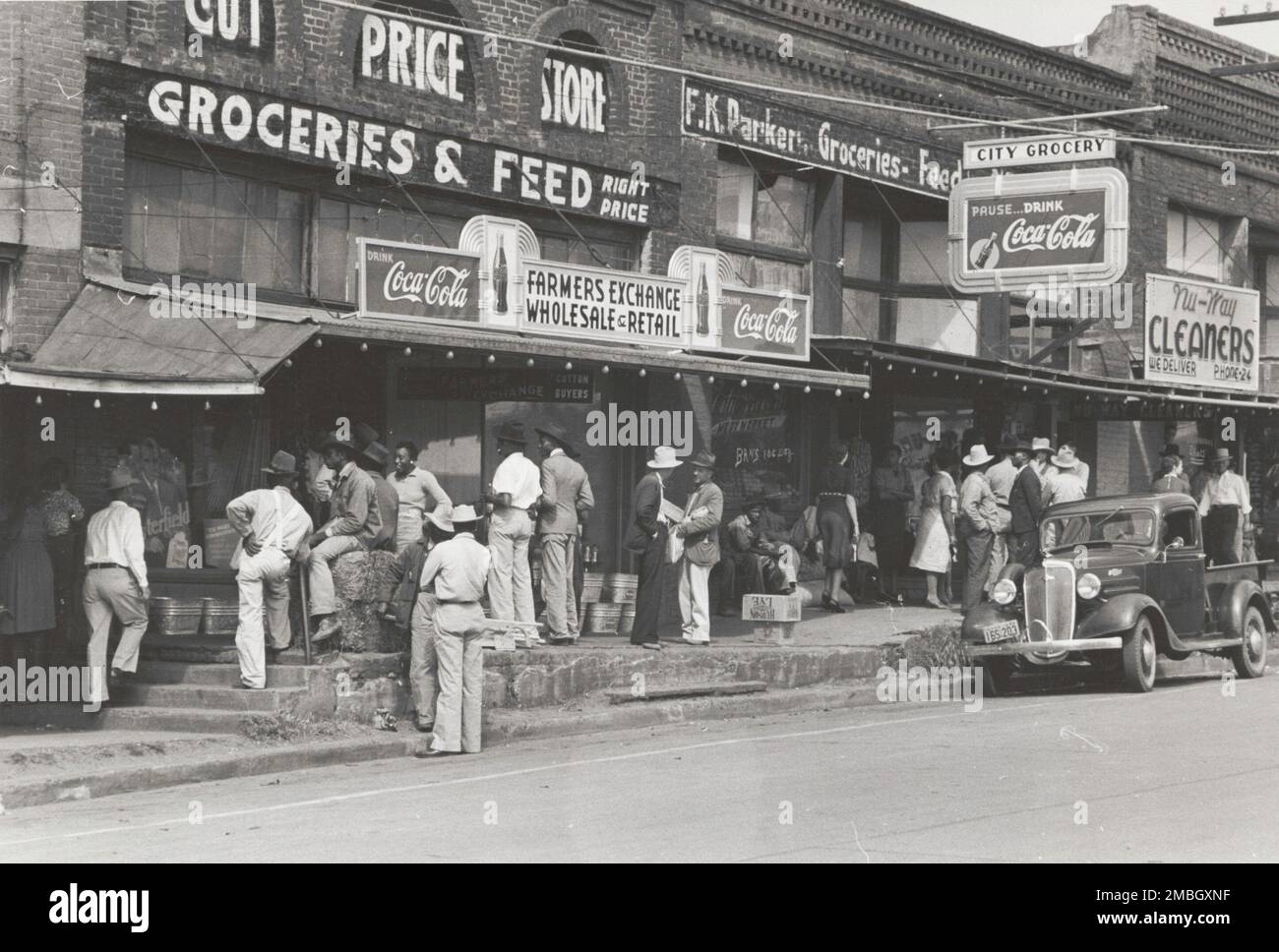 Saturday afternoon San Augustine, Texas, 1939 Stock Photo Alamy