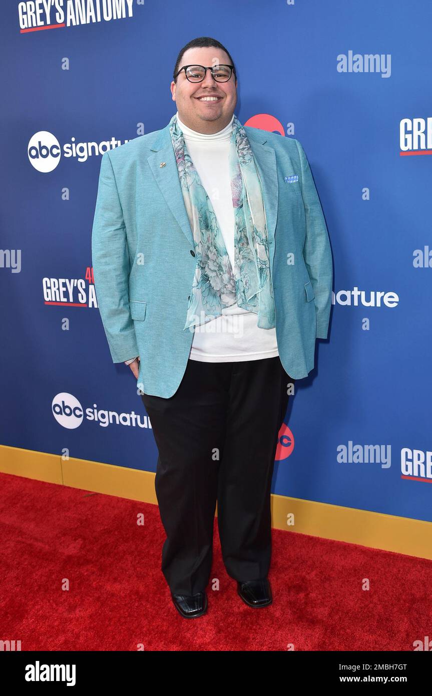 Zaiver Sinnett attends the Grey&rsquo;s anatomy 400th episode celebration at