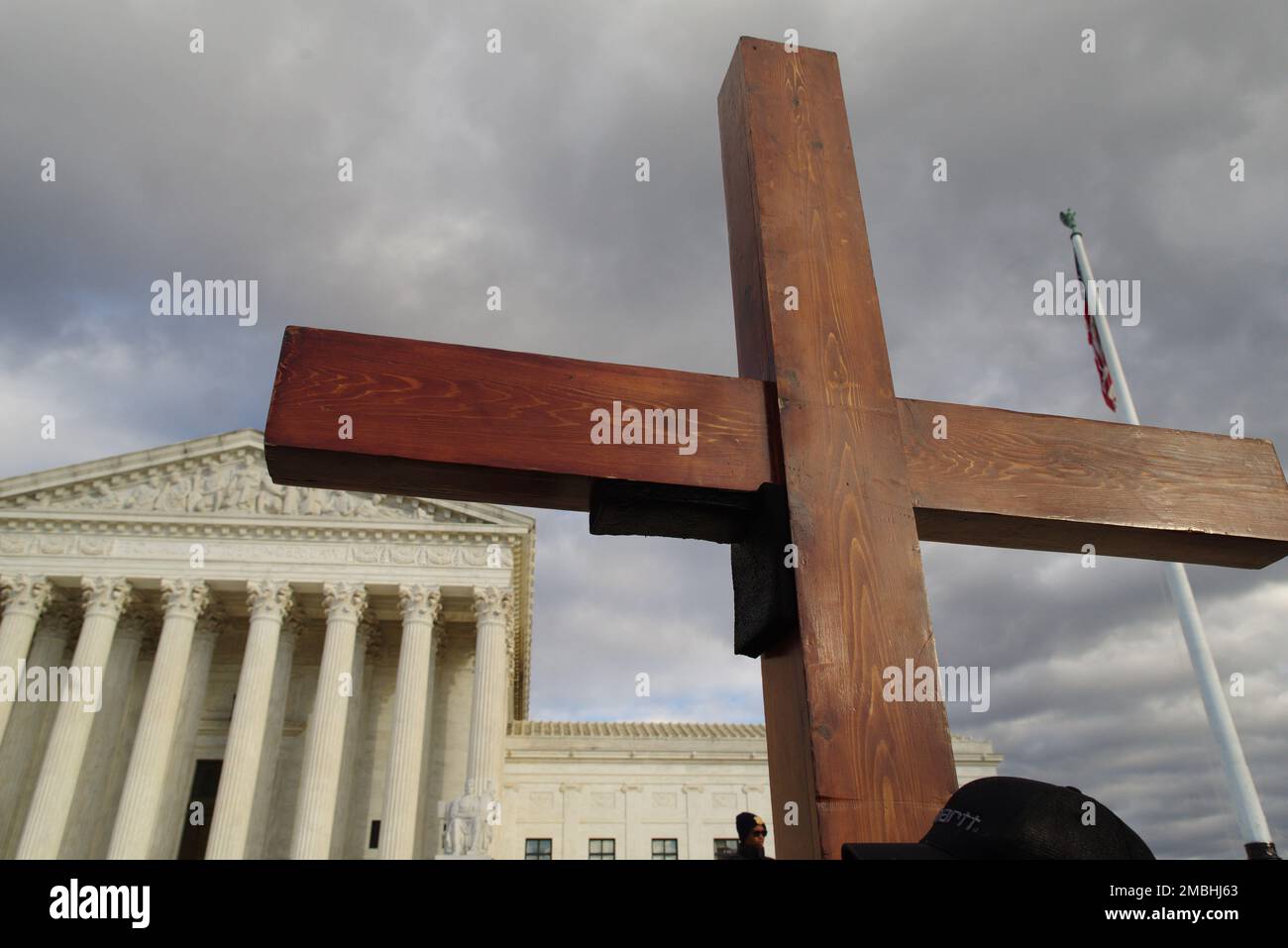 Washington DC, USA. 20 Jan 2023. Pro-life protesters carry a large wooden cross to the U.S. Supreme Court during the March for Life antiabortion demonstration, the first since the overturn of Roe v. Wade. Credit: Philip Yabut/Alamy Live News Stock Photo